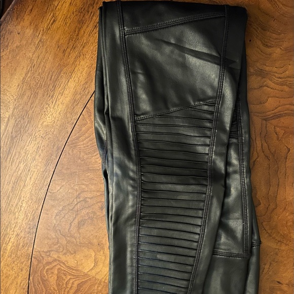 7 For All Mankind Faux Leather Leggings - Picture 3 of 4